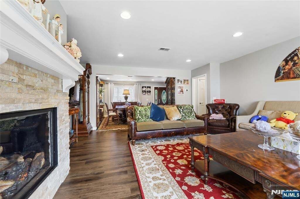Paramus, New Jersey, United States 4 - 18790518