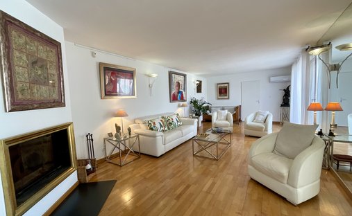 Casa a Ouest, Bessan, Francia 1