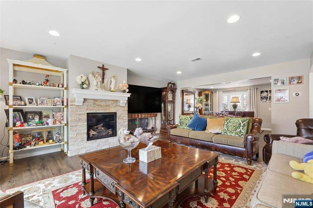 Paramus, New Jersey, United States 3 - 18790518