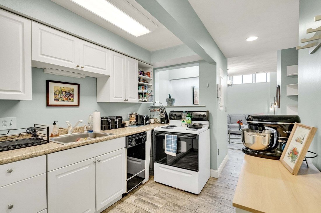 Condo in Boston, Massachusetts, United States 5 - 18643049