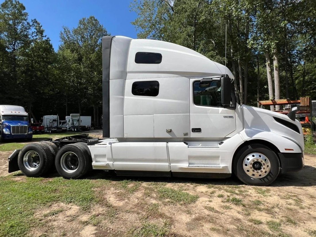 2020 Volvo Commercial VNL VNL 300 Day Cab in Fredericksburg, VA, United States 4 - 18791150