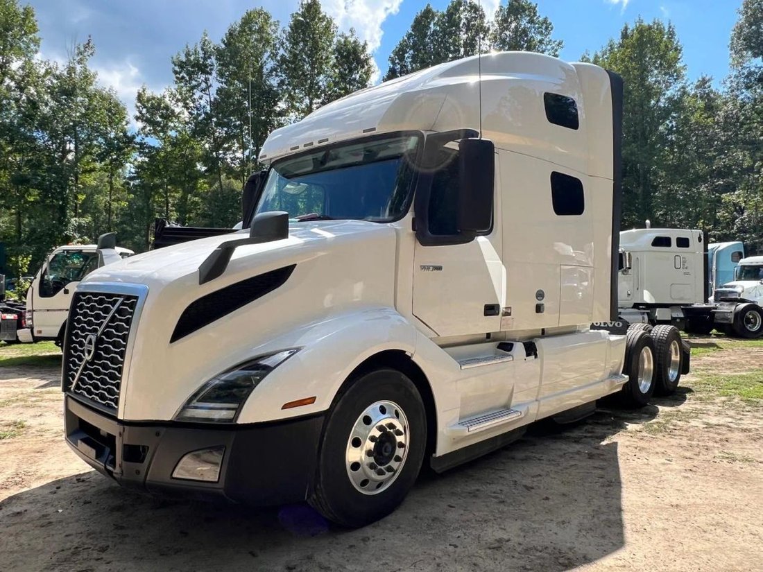 2020 Volvo Commercial VNL VNL 300 Day Cab in Fredericksburg, VA, United States 1 - 18791150