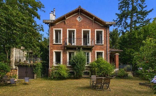 House in Saint-Cloud, Ile-de-France, France 1