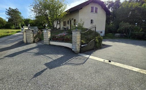 Haus in Feigeres, Auvergne-Rhone-Alpen, Frankreich 1