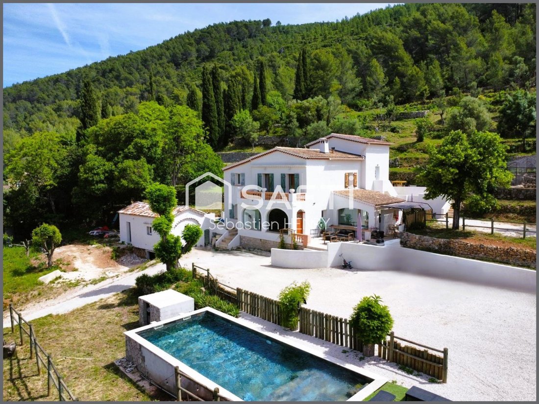 Casa a Solliès-Toucas, Provenza-Alpi-Costa Azzurra, Francia 1 - 18791376