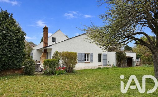 House in Vieux Village-Murs du Parc, Marolles-en-Brie, France 1