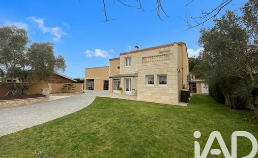 House in La Plaine, Saint-Loubes, France 1