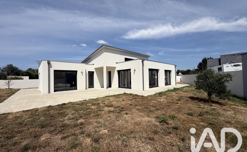 Casa en Beuzec Conq-Lochrist-Parc-Menez, Concarneau, Francia 1