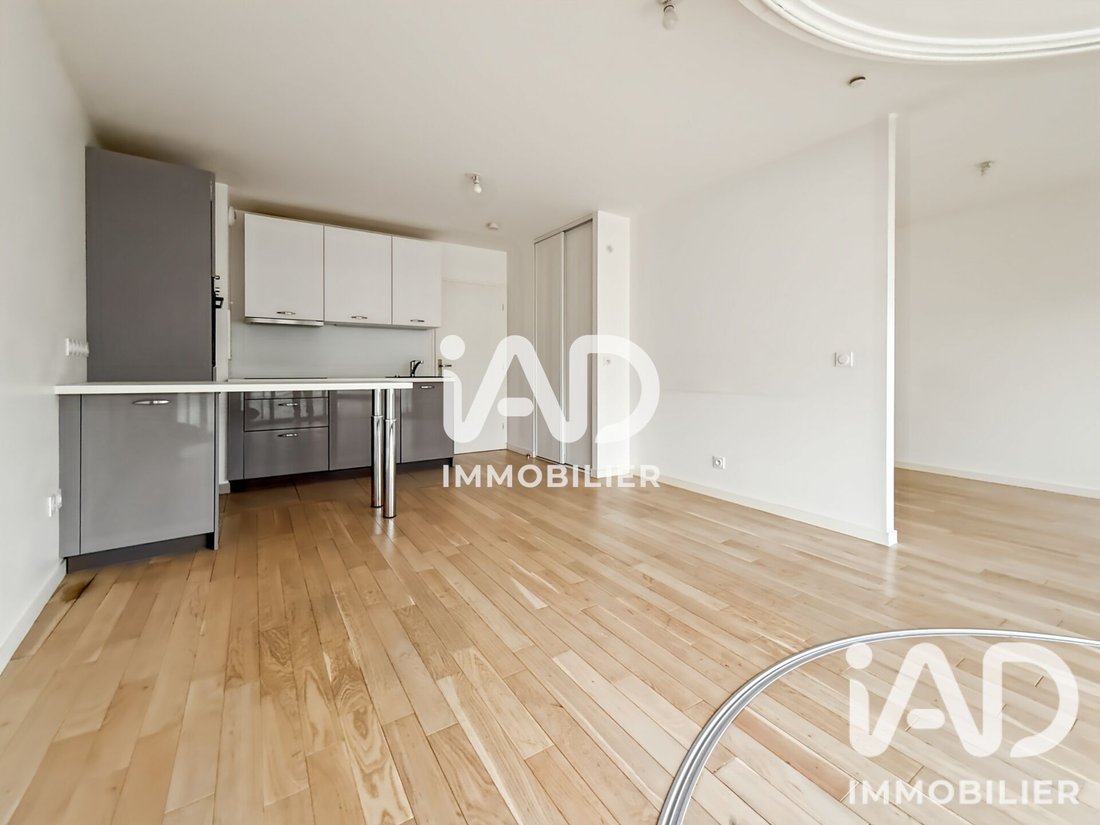 Apartment in Belleville-Saint Maur, Paris 11e Arrondissement, Paris 2 - 18793087