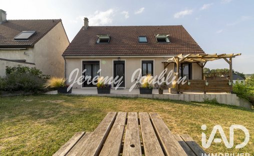 House in Jouy-le-Moutier, Ile-de-France, France 1