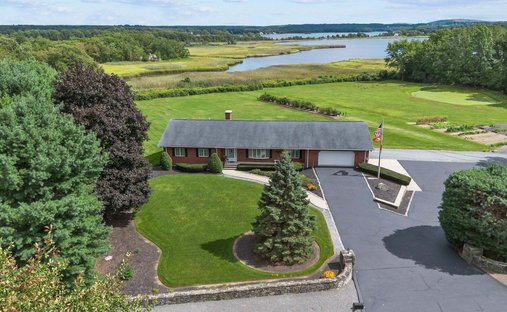 House in Dighton, Massachusetts, United States 1