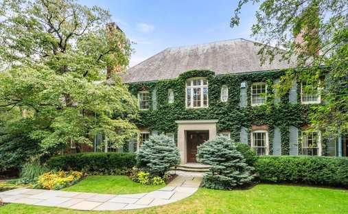 House in Brookline, Massachusetts, United States 1