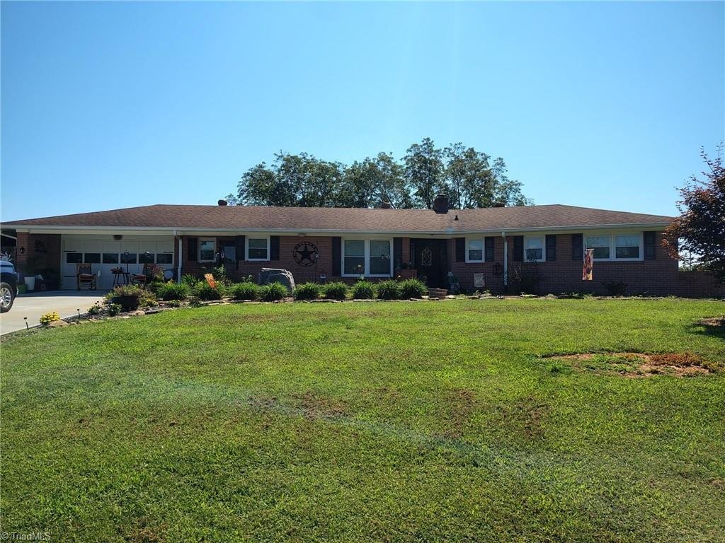 House in Dobson, North Carolina, United States 1 - 18800779
