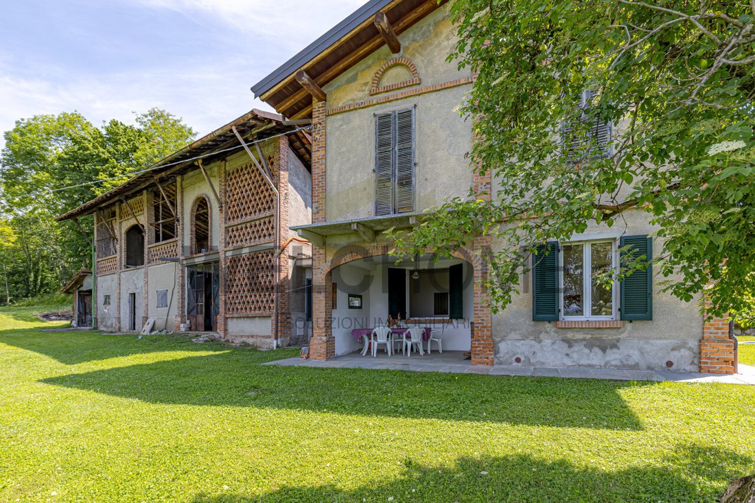Villa in Albavilla, Lombardy, Italy 1 - 15762459