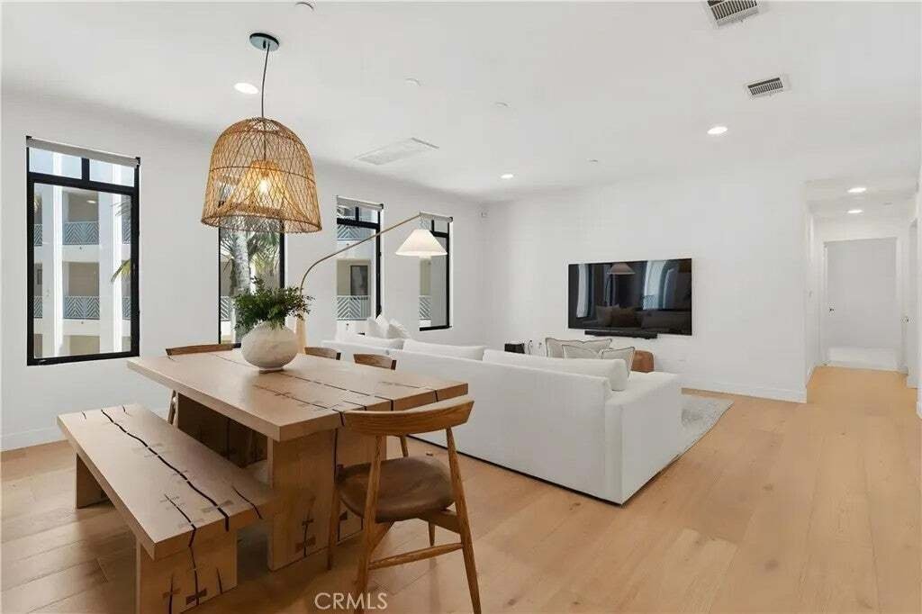 Condo in Los Angeles, California, United States 3 - 18142257