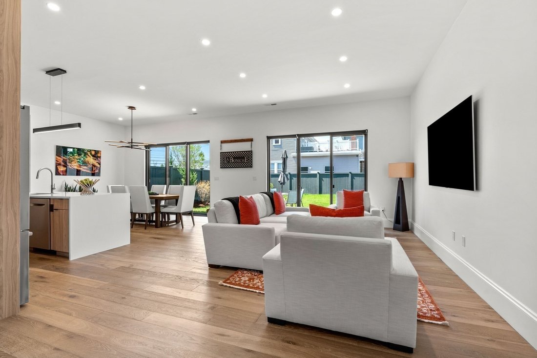 Townhouse in Waltham, Massachusetts, United States 4 - 17917898