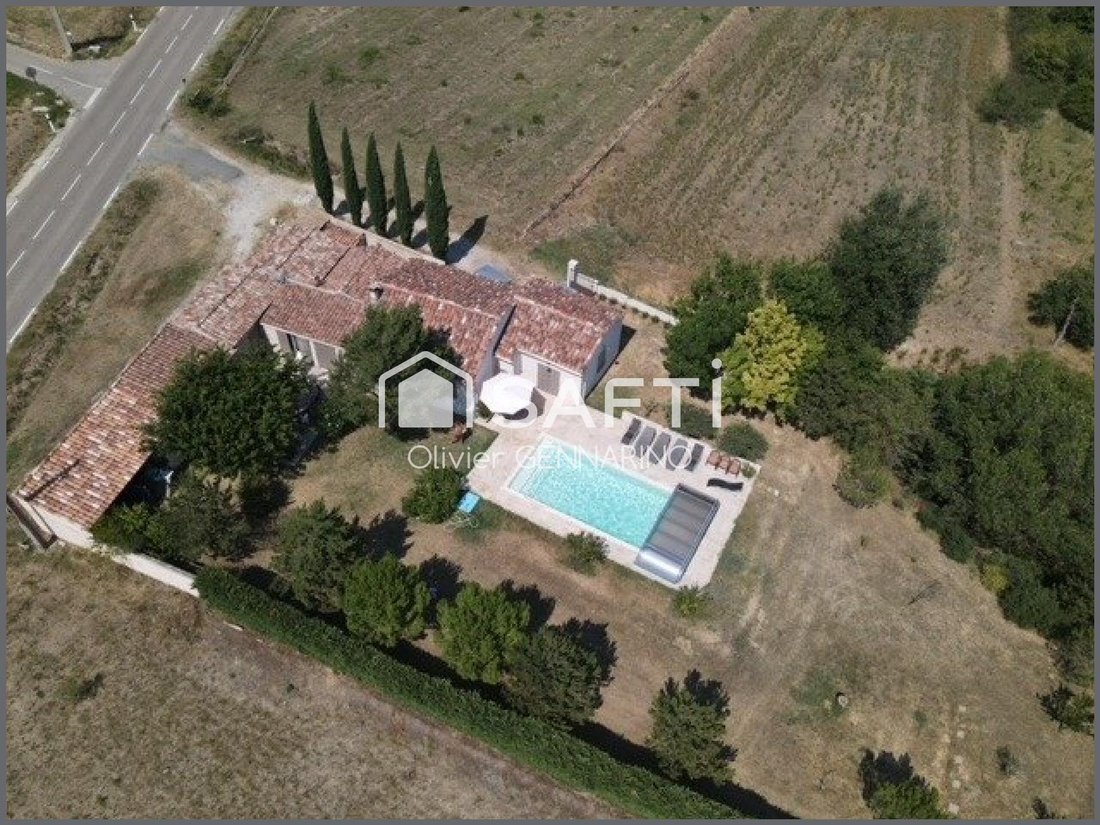 House in Crillon-le-Brave, Provence-Alpes-Côte d'Azur, France 1 - 18803289