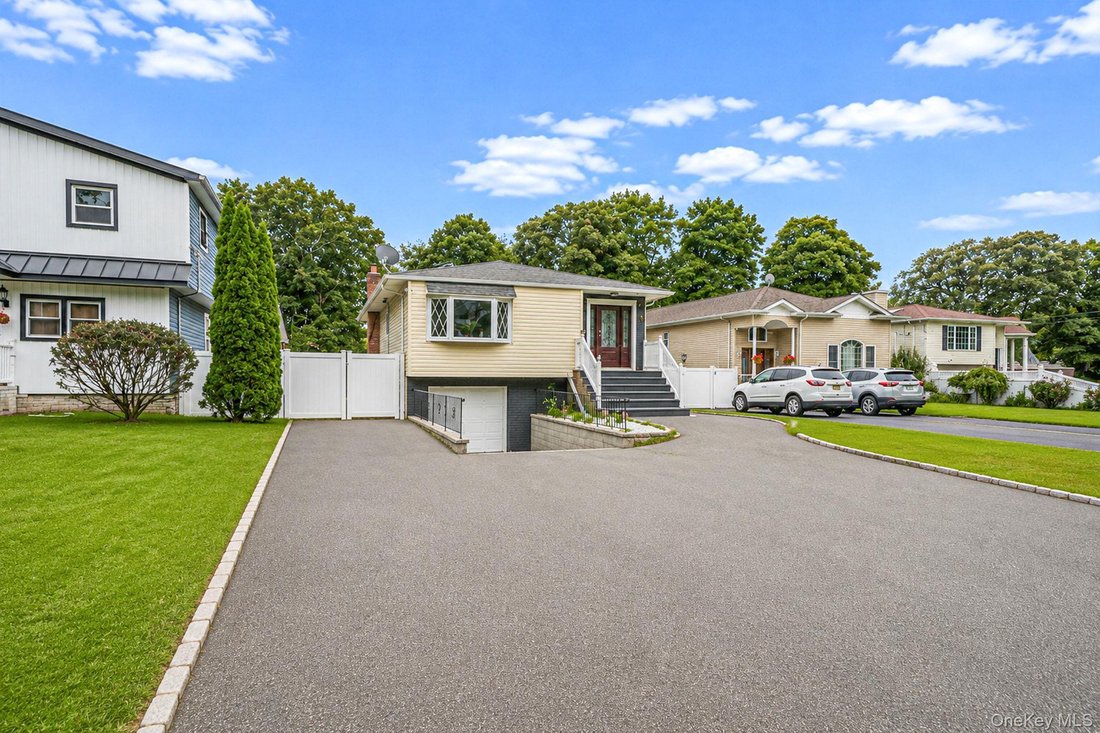 House in Brentwood, New York, United States 2 - 18802556