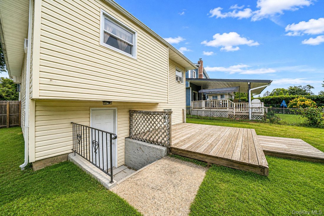 House in Brentwood, New York, United States 5 - 18802556