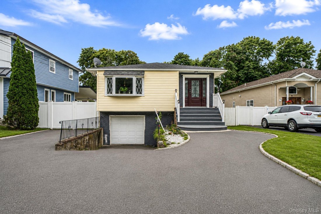House in Brentwood, New York, United States 1 - 18802556