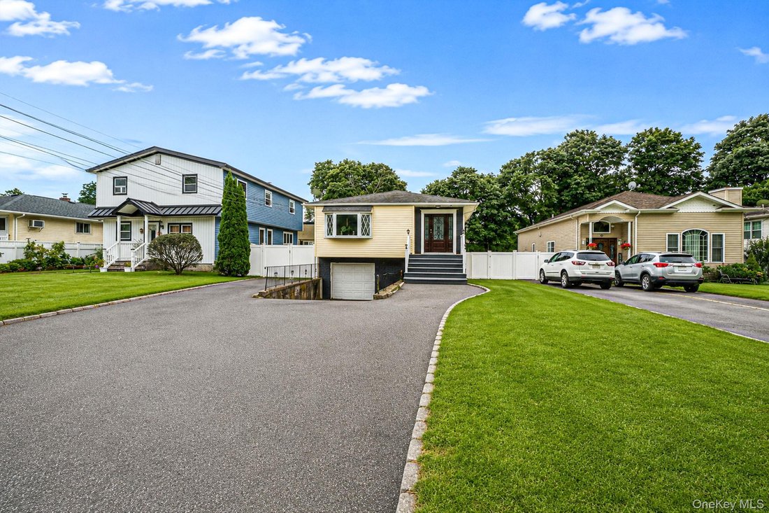 House in Brentwood, New York, United States 3 - 18802556