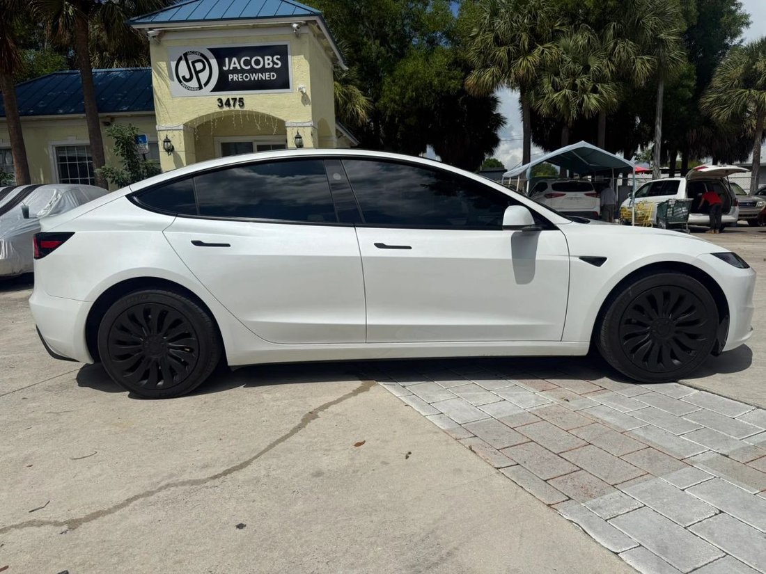 Sedan in Lake Worth, FL, United States 2 - 18797083