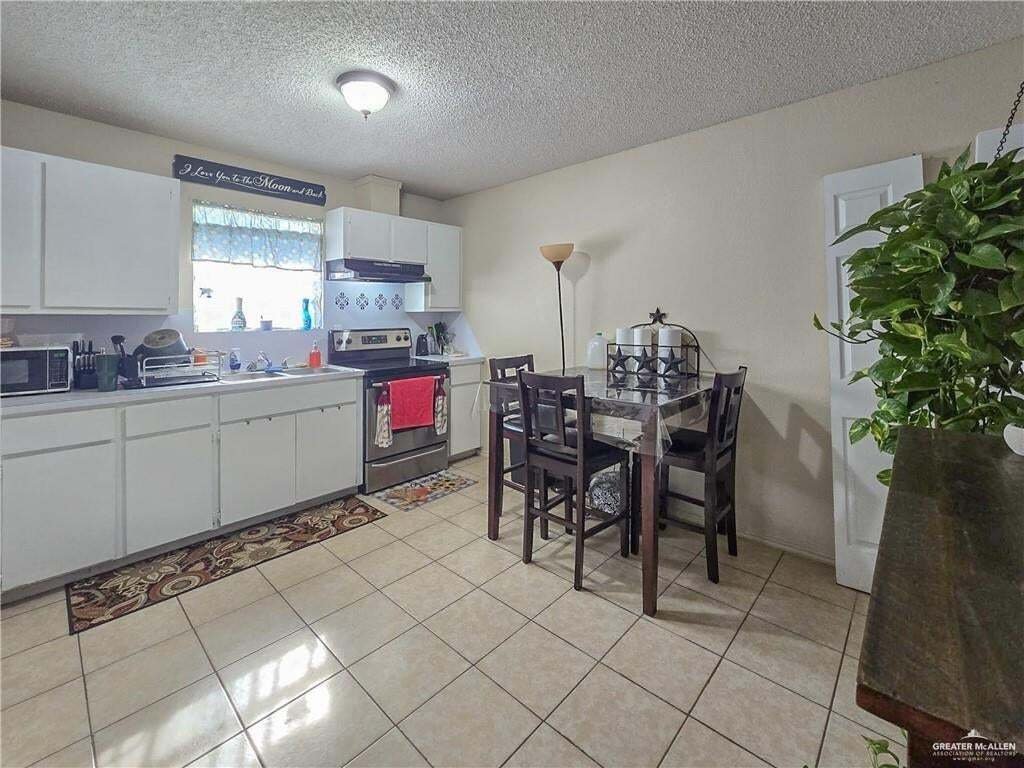 Edinburg, Texas, United States 3 - 18794378