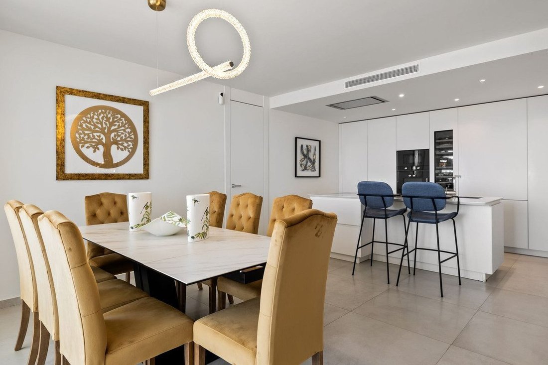 Apartamento en Playa Puerto Banús, Marbella, España 3 - 18804049