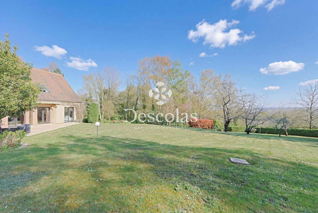 House in Sud, Chambourcy, France 2 - 18801428