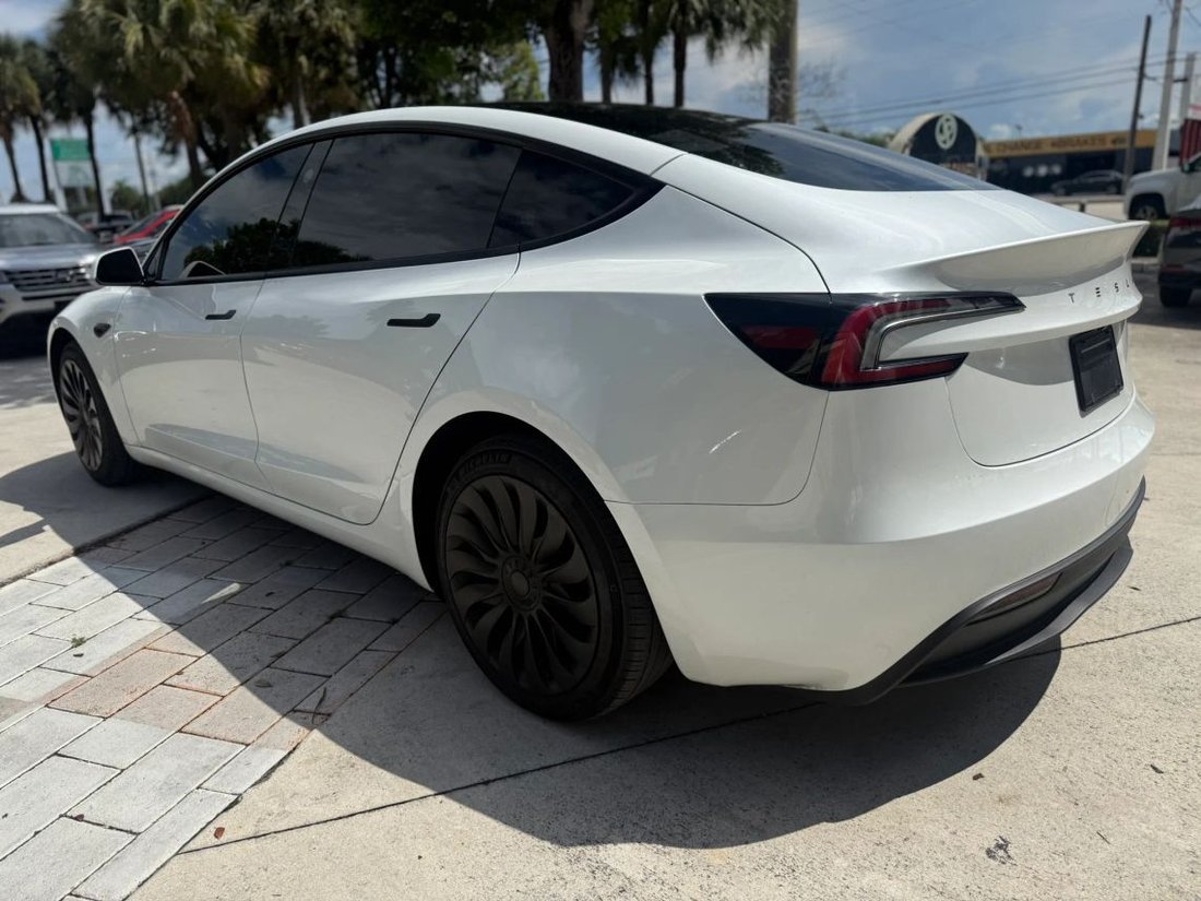Sedan in Lake Worth, FL, United States 5 - 18797083