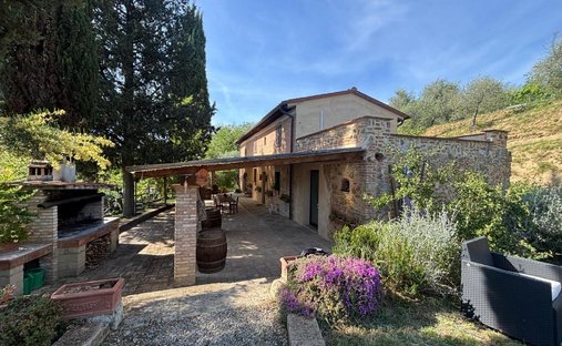 Villa in Palaia, Tuscany, Italy 1