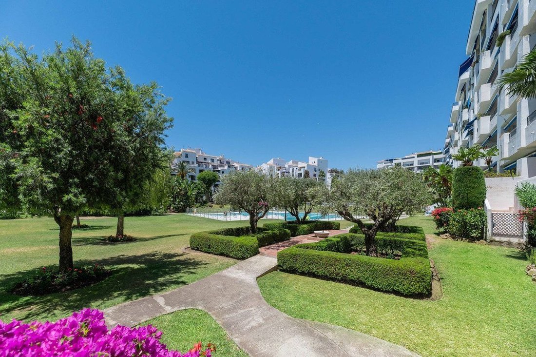 Apartamento en Playa Puerto Banús, Marbella, España 2 - 18804061