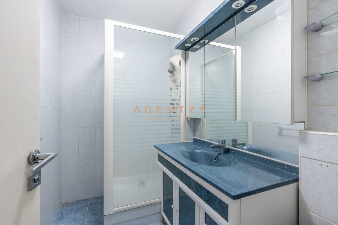 Apartment in Ledru Rollin, Le Perreux-sur-Marne, France 5 - 18797574