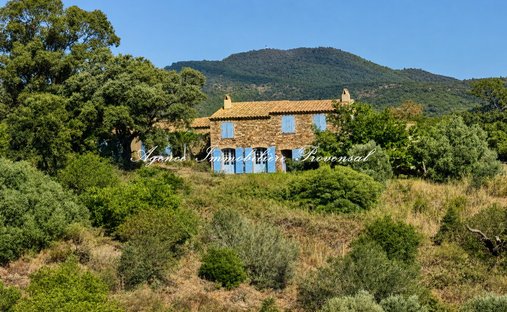 Villa in Ville-Les Saquedes-Le Bouillonnet, Sainte-Maxime, France 1