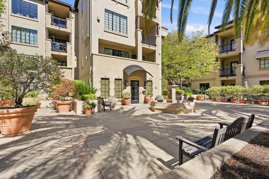 Condo in San Carlos, California, United States 2 - 18798990