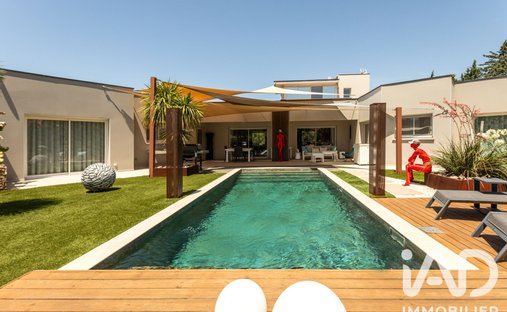 Casa a Est, Bessan, Francia 1