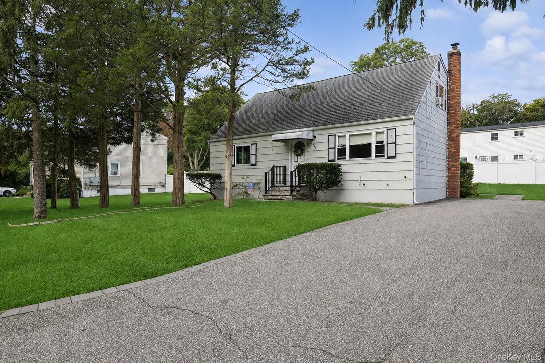 House in Centereach, New York, United States 1 - 18796141