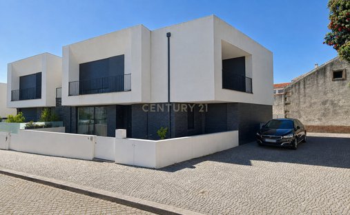Villa in Aver-o-Mar, Amorim e Terroso, Porto District, Portugal 1