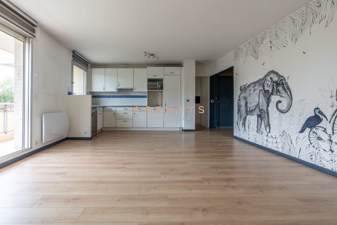 Apartment in Ledru Rollin, Le Perreux-sur-Marne, France 2 - 18797574