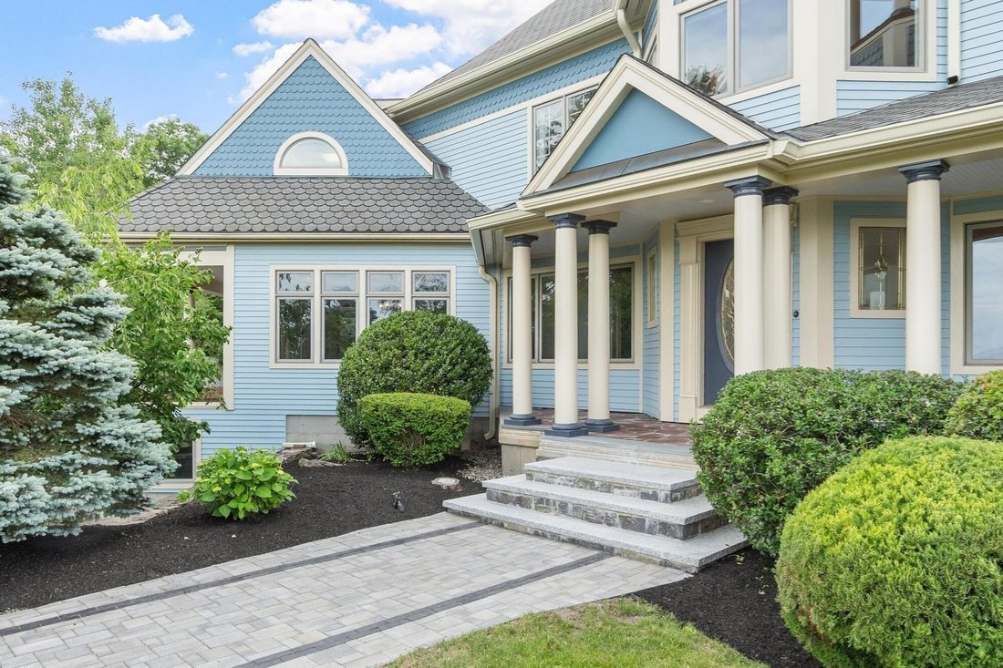 House in Leominster, Massachusetts, United States 4 - 18181677