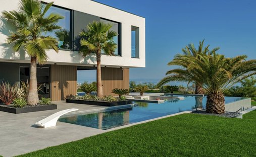 House in Hill Zone, Padenghe sul Garda, Lombardy 1