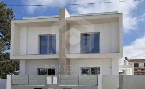 House in Fernao Ferro, Setubal, Portugal 1