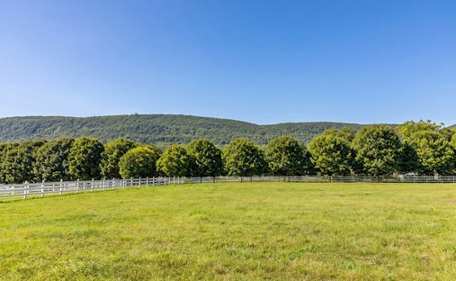 Land in Salisbury, Connecticut, United States 1