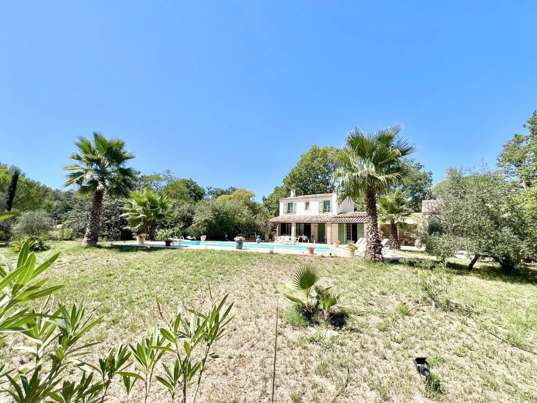 Villa a Besse-sur-Issole, Provenza-Alpi-Costa Azzurra, Francia 1 - 18794743