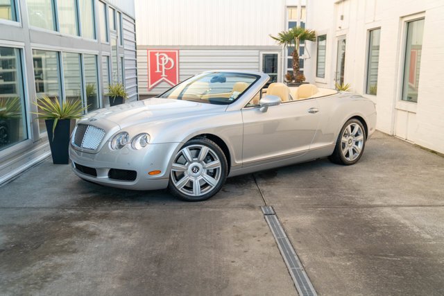 Cabriolet in Bellevue, WA, United States 2 - 18802820