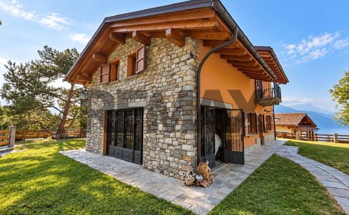 Villa in Gravedona ed Uniti, Lombardy, Italy 1