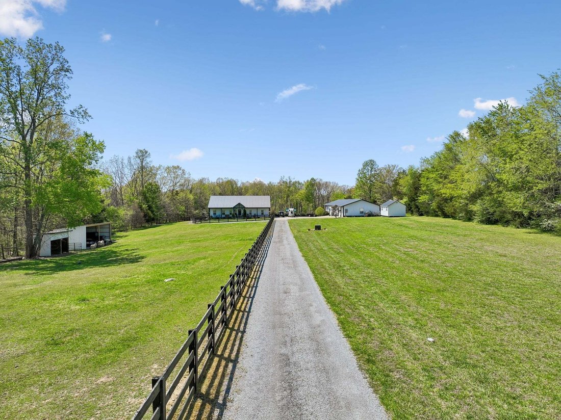 House in Bon Aqua, Tennessee, United States 2 - 18802481