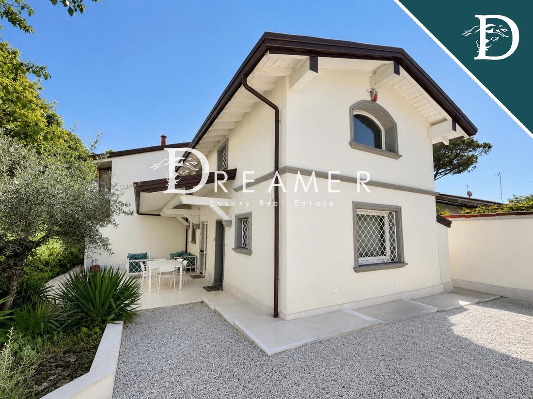 House in Centro, Forte dei Marmi, Tuscany 1 - 18799245