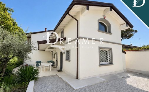 House in Centro, Forte dei Marmi, Tuscany 1