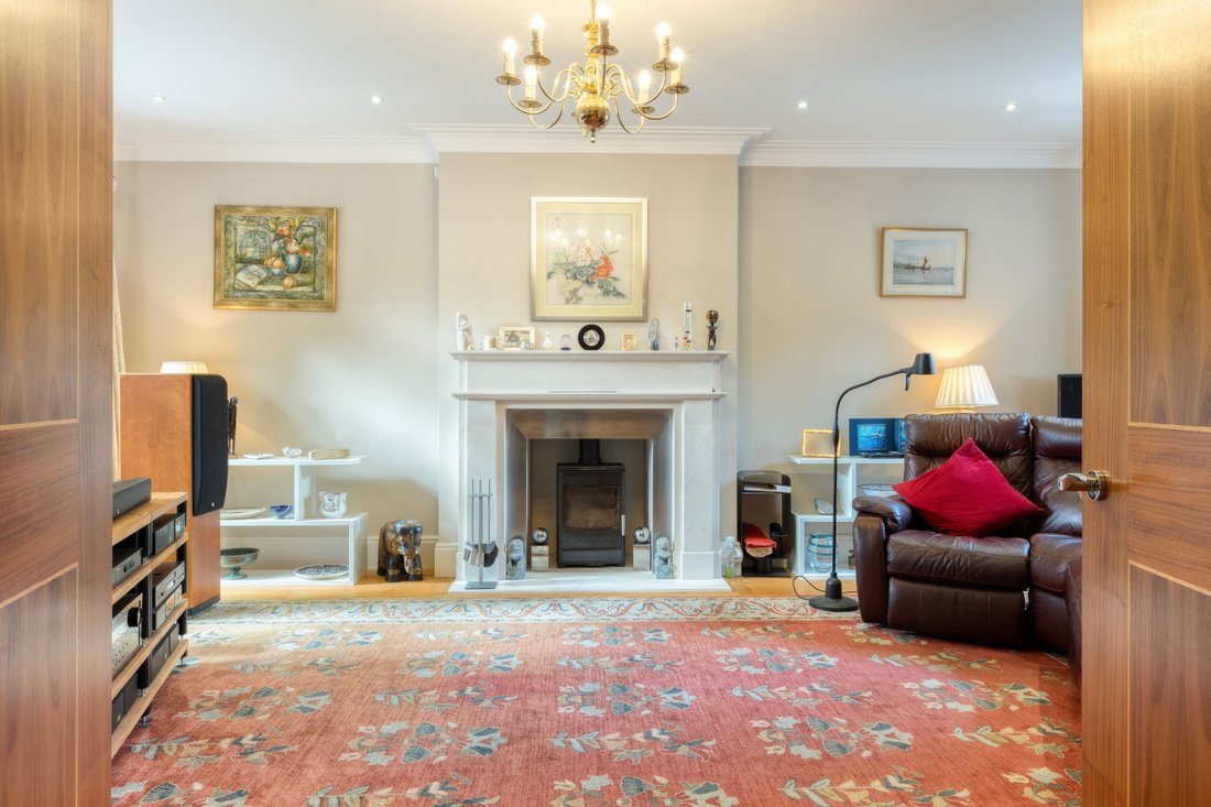 Haus in London Borough of Sutton, England 3 - 18798303